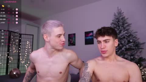 Snapshot of evan_white_ chatting on December 17, 3:39 pm evan_white_ online show from December 17, 3:39 pm