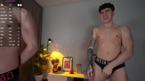 Snapshot of evan_white_ chatting on March 1, 4:09 pm evan_white_ online show from March 1, 4:09 pm