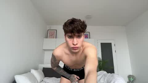 Snapshot of evan_white_ chatting on March 18, 10:40 am evan_white_ online show from March 18, 10:40 am