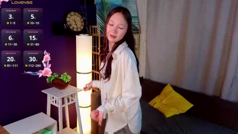 Hello im Lia online show from May 5, 4:15 pm
