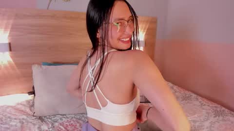 evangelineroos online show from March 25, 8:15 pm