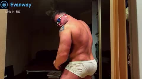 Snapshot of evanhoti chatting on February 24, 3:26 am EvanHOTi online show from February 24, 3:26 am