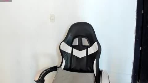 evanllelyne online show from October 10, 1:43 pm