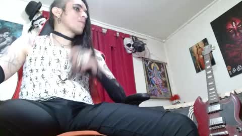 evans_xy online show from June 1, 11:28 pm