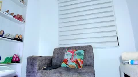 evapalmer_1 online show from July 7, 8:29 am