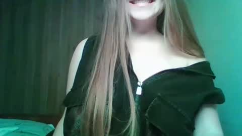 Snapshot of evasapples2026 chatting on April 22, 7:59 pm evasapples2026 online show from April 22, 7:59 pm