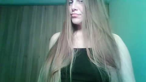 Snapshot of evasapples2026 chatting on April 29, 11:22 pm evasapples2026 online show from April 29, 11:22 pm