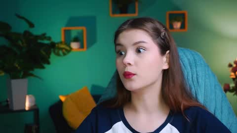 Snapshot of evathopson chatting on December 4, 8:01 am Eva  next stream -  - 1600 UTC2000  online show from December 4, 8:01 am