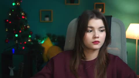 Snapshot of evathopson chatting on December 7, 2:24 pm Eva  next stream -  - 1600 UTC2000  online show from December 7, 2:24 pm