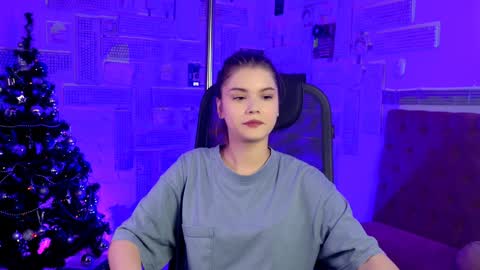 Snapshot of evathopson chatting on December 9, 12:08 pm Eva  next stream -  - 1600 UTC2000  online show from December 9, 12:08 pm