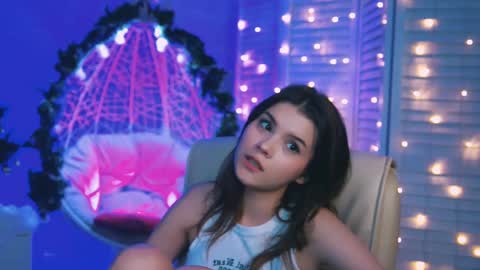 Snapshot of evathopson chatting on December 14, 5:14 pm Eva  next stream -  - 1600 UTC2000  online show from December 14, 5:14 pm