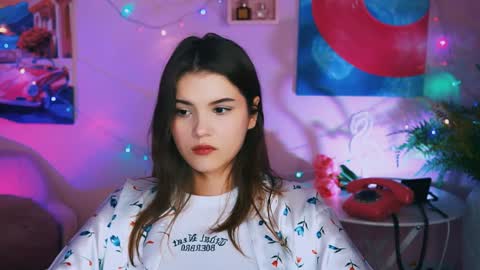 Snapshot of evathopson chatting on December 21, 12:16 pm Eva  next stream -  - 1600 UTC2000  online show from December 21, 12:16 pm