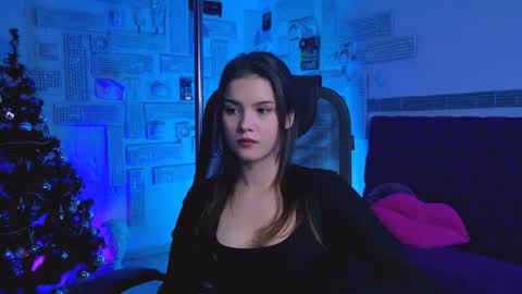 Snapshot of evathopson chatting on December 26, 6:33 pm Eva  next stream -  - 1600 UTC2000  online show from December 26, 6:33 pm