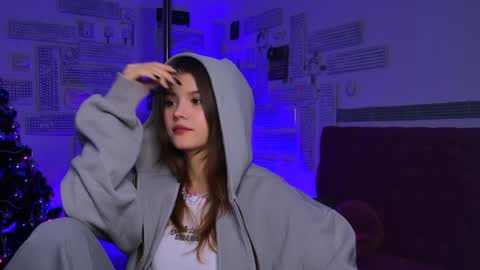 Snapshot of evathopson chatting on January 9, 3:34 pm Eva  next stream -  - 1600 UTC2000  online show from January 9, 3:34 pm