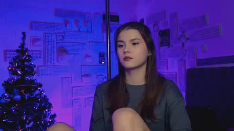 Snapshot of evathopson chatting on January 19, 12:06 pm Eva  next stream -  - 1600 UTC2000  online show from January 19, 12:06 pm