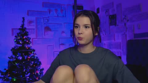 Snapshot of evathopson chatting on January 19, 3:21 pm Eva  next stream -  - 1600 UTC2000  online show from January 19, 3:21 pm