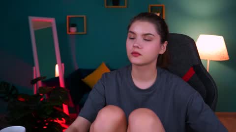 Snapshot of evathopson chatting on January 24, 7:07 pm Eva  next stream -  - 1600 UTC2000  online show from January 24, 7:07 pm