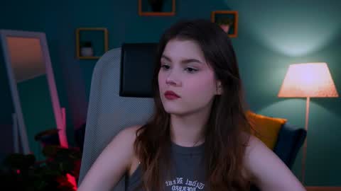 Snapshot of evathopson chatting on January 26, 12:01 pm Eva  next stream -  - 1600 UTC2000  online show from January 26, 12:01 pm