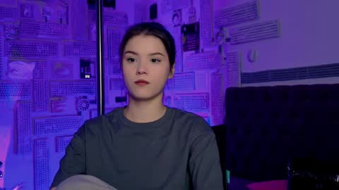 Snapshot of evathopson chatting on February 1, 12:05 pm Eva  next stream -  - 1600 UTC2000  online show from February 1, 12:05 pm