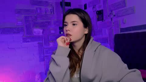 Snapshot of evathopson chatting on February 6, 12:05 pm Eva  next stream -  - 1600 UTC2000  online show from February 6, 12:05 pm