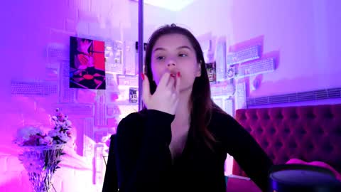 Snapshot of evathopson chatting on February 13, 6:48 pm Eva  next stream -  - 1600 UTC2000  online show from February 13, 6:48 pm