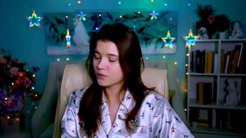 Snapshot of evathopson chatting on March 4, 8:02 am Eva  next stream -  - 1600 UTC2000  online show from March 4, 8:02 am