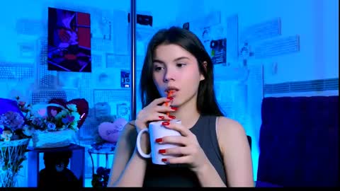 Snapshot of evathopson chatting on March 6, 4:08 am Eva  next stream -  - 1600 UTC2000  online show from March 6, 4:08 am