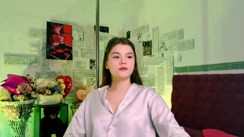 Snapshot of evathopson chatting on March 8, 11:27 am Eva  next stream -  - 1600 UTC2000  online show from March 8, 11:27 am