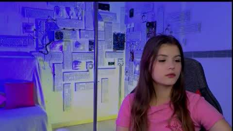 Snapshot of evathopson chatting on October 2, 10:33 am Eva  next stream -  - 1600 UTC2000  online show from October 2, 10:33 am