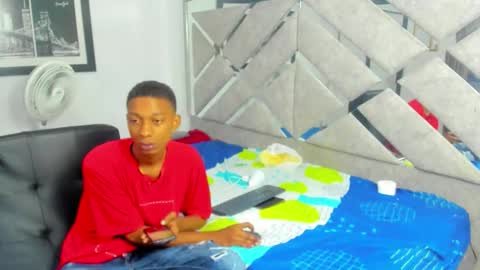 Eva And Emmanuel online show from November 19, 1:11 pm