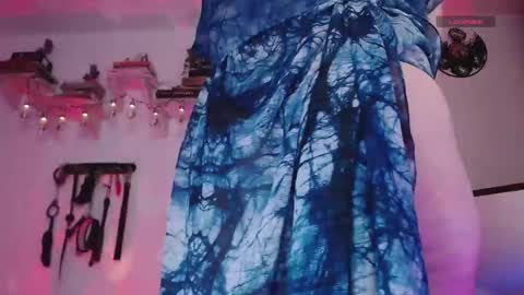 Eve Blue  friends. IG eve blue77 TW EveBlue 1 OF eveblue7 online show from February 10, 1:32 am