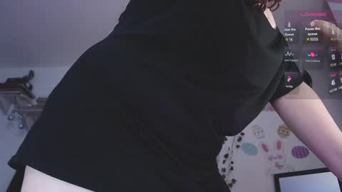 Eve Blue  friends. IG eve blue77 TW EveBlue 1 OF eveblue7 online show from April 5, 6:32 am