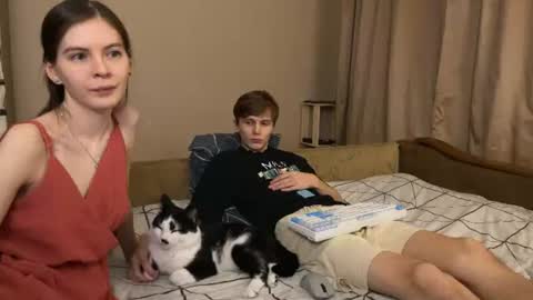 Snapshot of eveandrobert chatting on August 2, 7:56 pm EveRobert online show from August 2, 7:56 pm