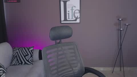 Snapshot of evee_e chatting on July 10, 1:58 pm Evee online show from July 10, 1:58 pm