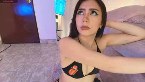 Evette   online show from May 23, 1:55 am