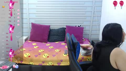 Snapshot of evelin_zaens chatting on January 5, 11:44 pm evelin zaens online show from January 5, 11:44 pm
