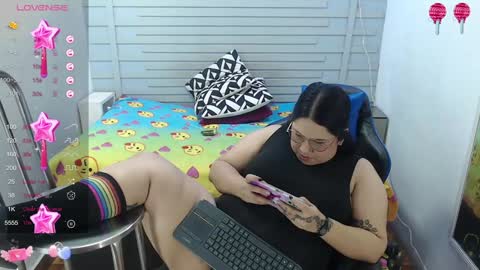Snapshot of evelin_zaens chatting on January 7, 8:31 pm evelin zaens online show from January 7, 8:31 pm
