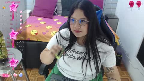 Snapshot of evelin_zaens chatting on January 10, 4:54 am evelin zaens online show from January 10, 4:54 am