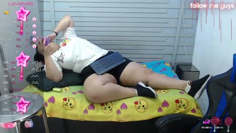 Snapshot of evelin_zaens chatting on January 19, 10:17 am evelin zaens online show from January 19, 10:17 am