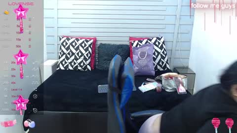 Snapshot of evelin_zaens chatting on January 25, 3:51 am evelin zaens online show from January 25, 3:51 am