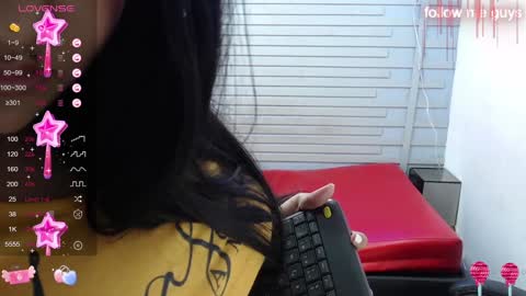 Snapshot of evelin_zaens chatting on February 6, 11:32 am evelin zaens online show from February 6, 11:32 am
