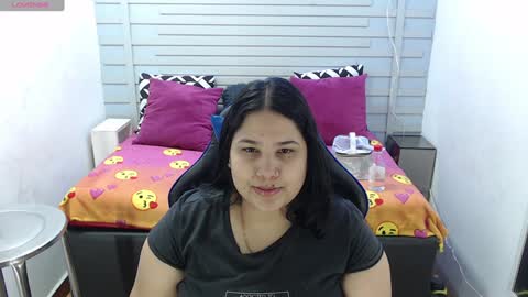 Snapshot of evelin_zaens chatting on February 8, 3:52 am evelin zaens online show from February 8, 3:52 am