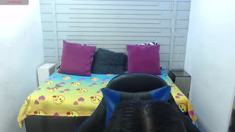 Snapshot of evelin_zaens chatting on February 9, 4:14 am evelin zaens online show from February 9, 4:14 am