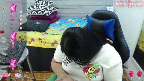 Snapshot of evelin_zaens chatting on February 14, 1:18 pm evelin zaens online show from February 14, 1:18 pm