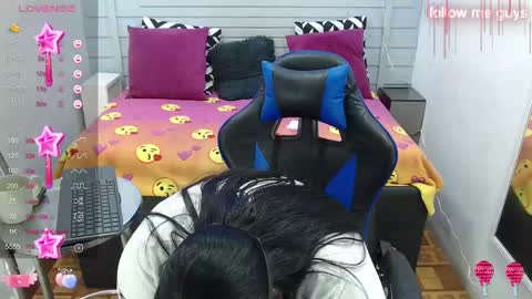 Snapshot of evelin_zaens chatting on February 18, 1:32 am evelin zaens online show from February 18, 1:32 am