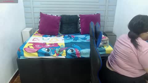 Snapshot of evelin_zaens chatting on February 24, 3:44 am evelin zaens online show from February 24, 3:44 am