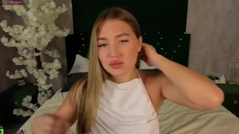 Snapshot of evelina_chapman chatting on April 20, 12:57 am Evelina online show from April 20, 12:57 am