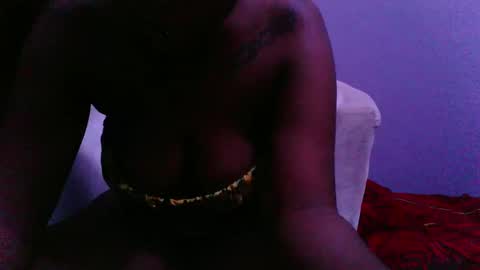 Snapshot of evelina_dripingpussy chatting on December 18, 1:37 am Evelina dripingpussy online show from December 18, 1:37 am