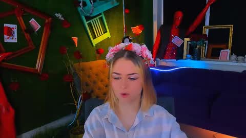 Evelina online show from May 28, 9:06 am