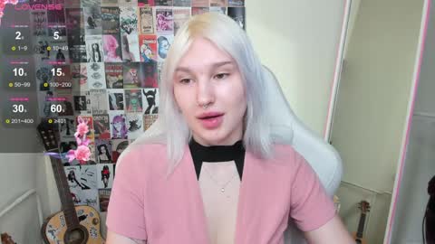 Snapshot of evelinalu chatting on April 10, 2:39 am Evelina online show from April 10, 2:39 am